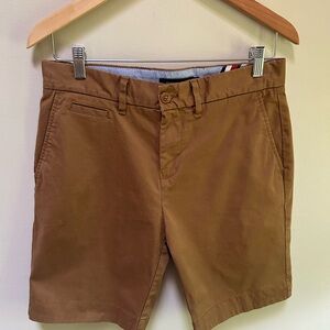 Tommy Hilfiger ~ Men’s Classic Flat Front Chino 9” Shorts in size 30